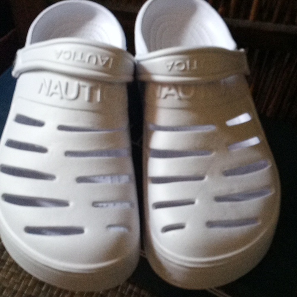 Nautica Clogs - Picture 2 of 2